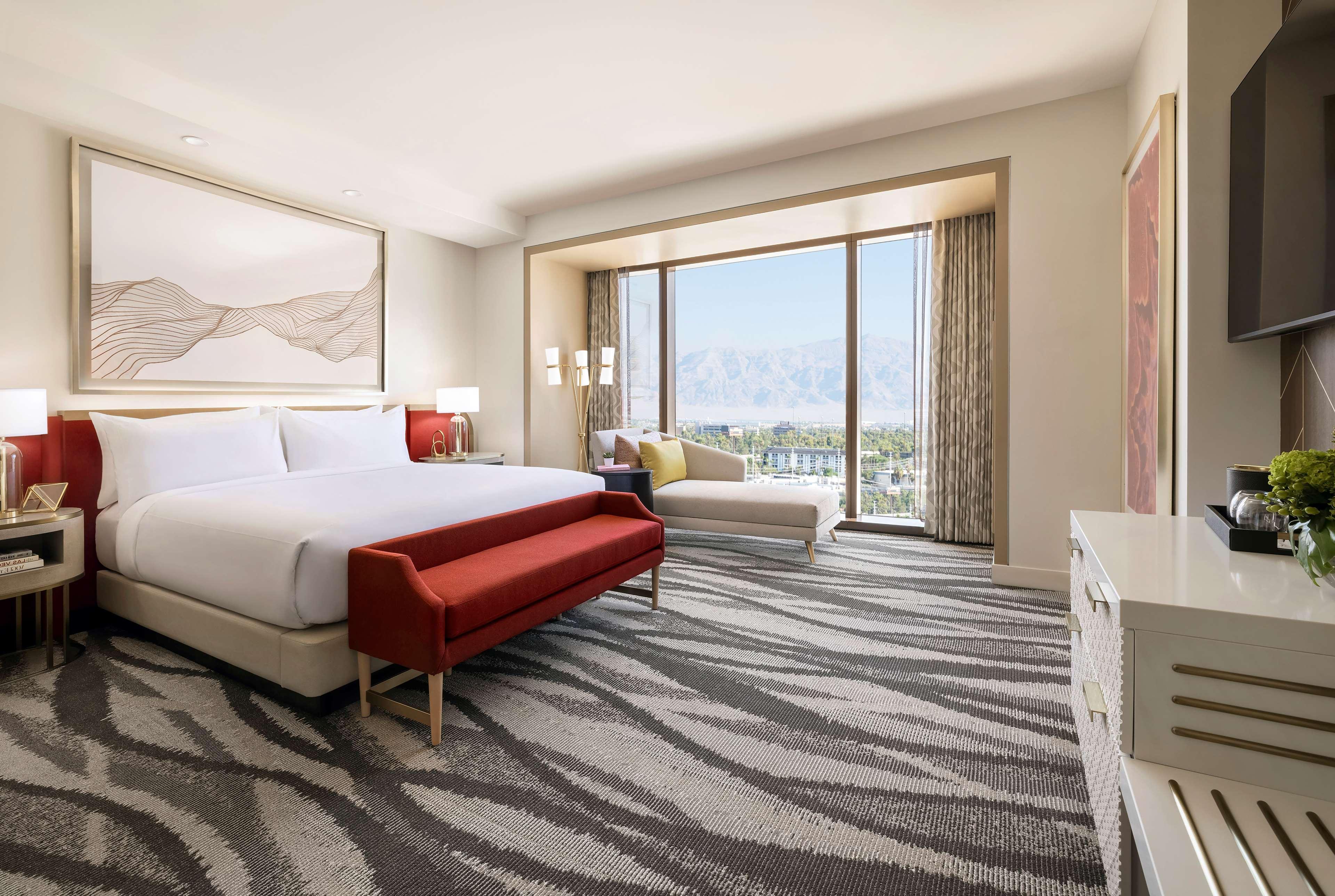 Conrad Las Vegas At Resorts World Esterno foto A guest room at the Hilton Ras Al Khaimah