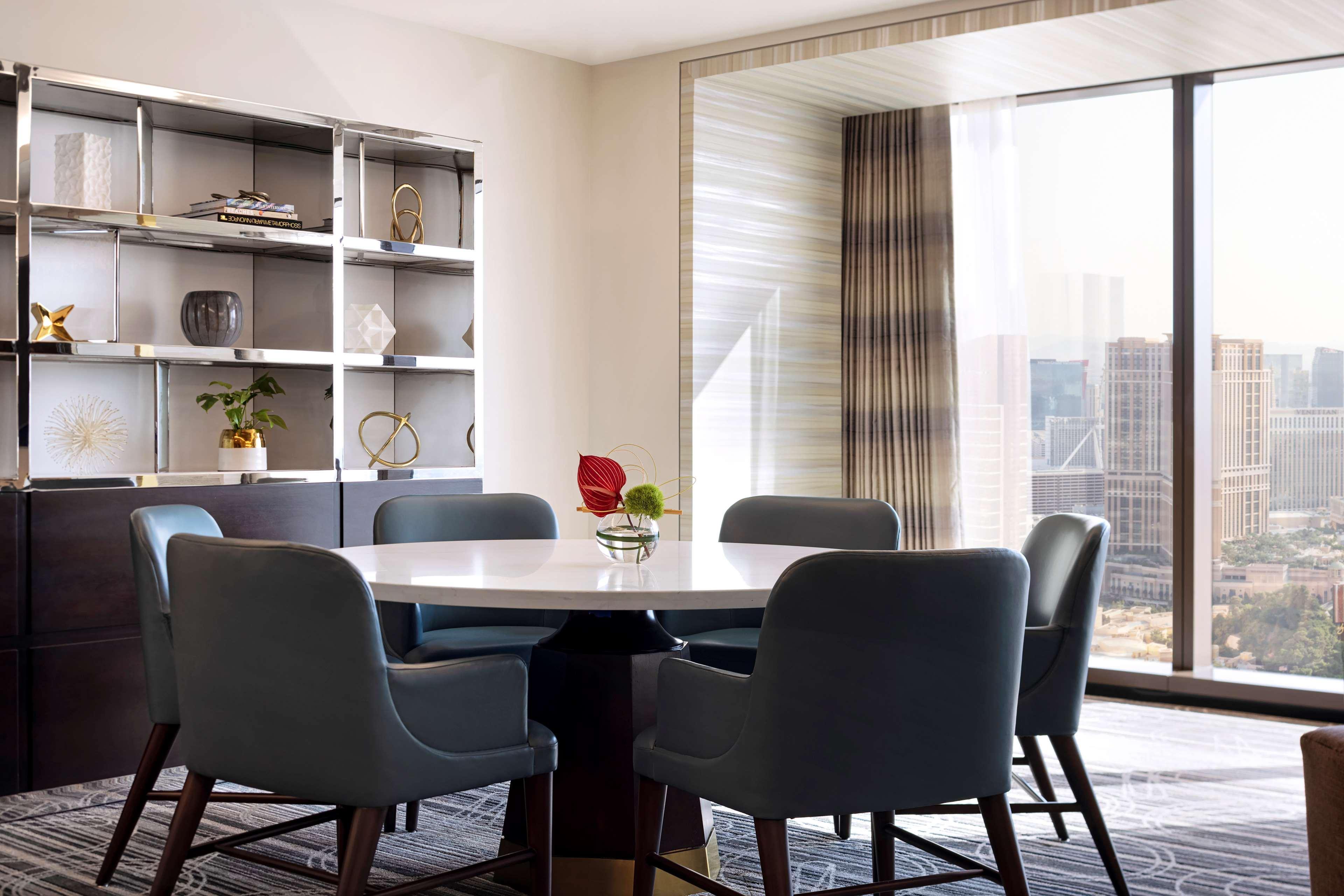 Conrad Las Vegas At Resorts World Esterno foto A dining room in a suite at the MGM Grand
