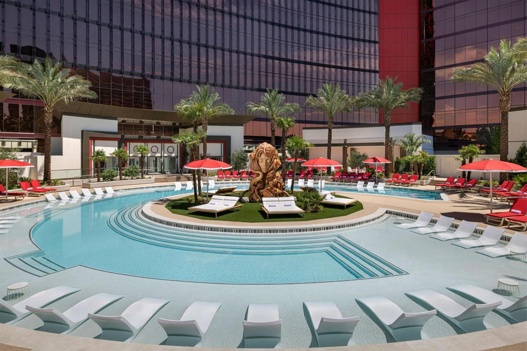 Conrad Las Vegas At Resorts World Esterno foto The pool at the Wynn