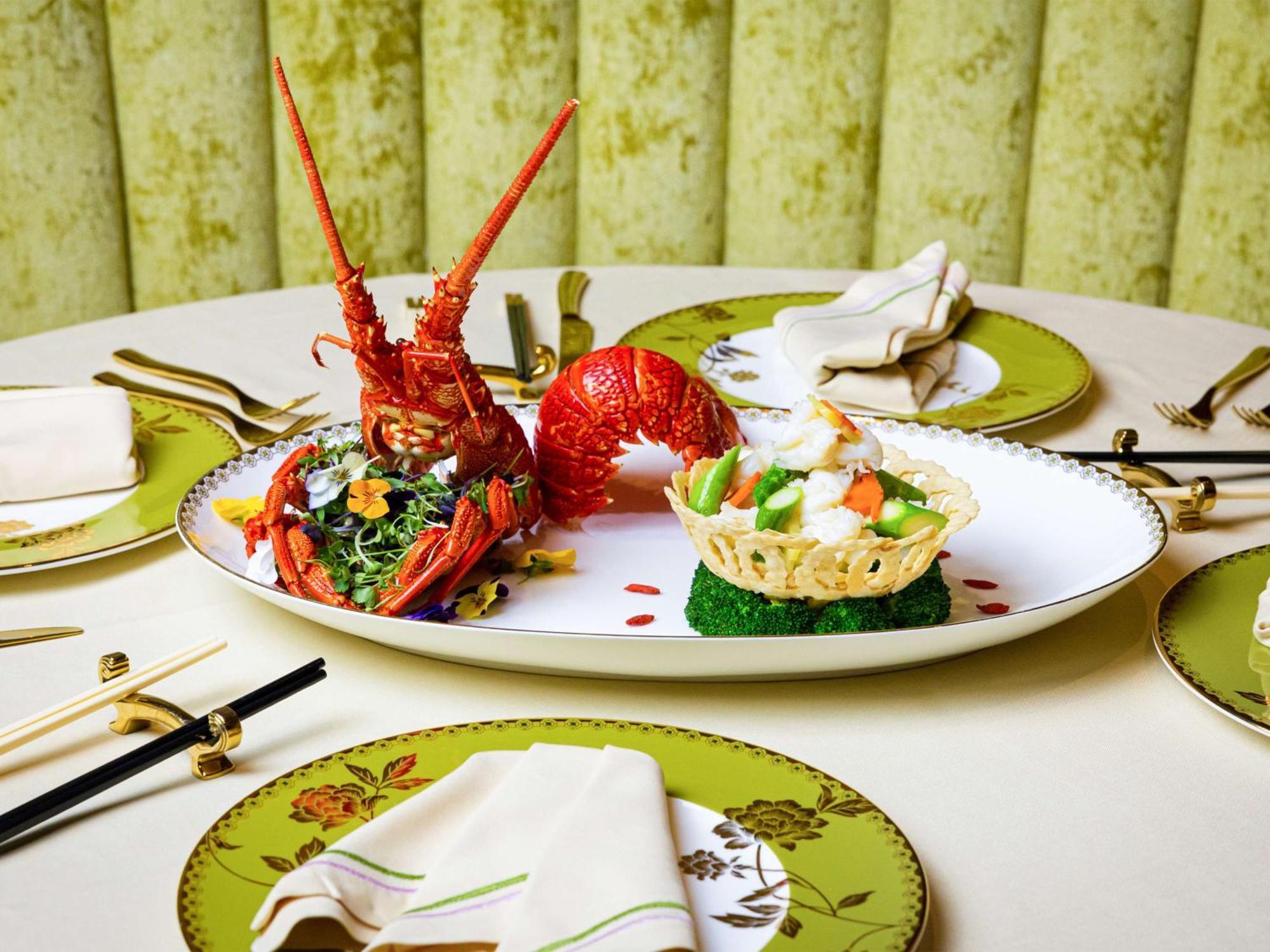 Conrad Las Vegas At Resorts World Esterno foto A lobster dish at the restaurant
